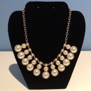 Beautiful gold and faux pearl necklace 16in plus 3in extender NWOT